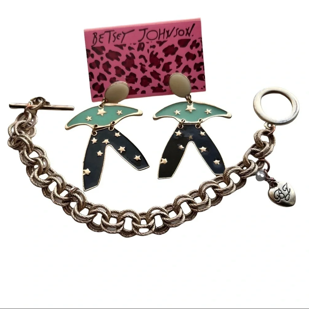 BETSEY JOHNSON Gold Charm Bracelet + Earrings - Picture 2 of 11